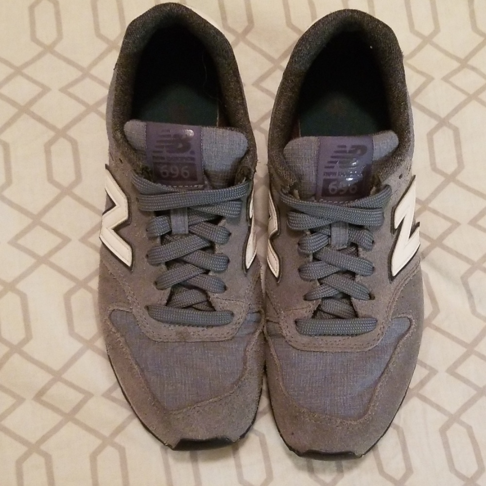 New Balance 696